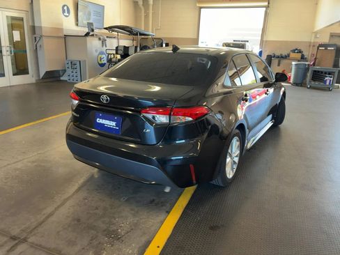 Used 2022 Toyota Corolla LE w/ LE Convenience Package FWD image 2
