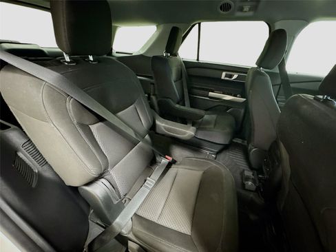 Used 2023 Ford Explorer XLT image 25
