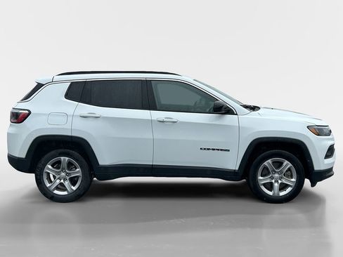 Used 2024 Jeep Compass Latitude w/ Altitude Special Edition AWD/4WD image 6