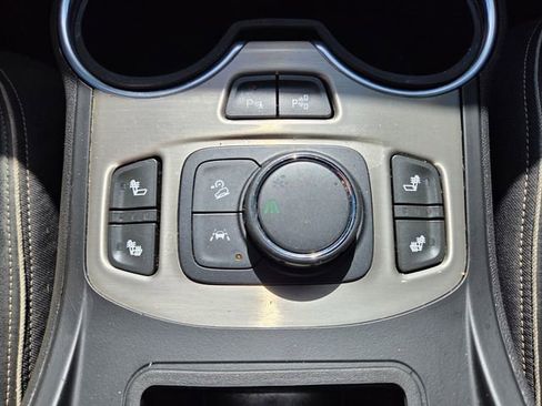 Used 2019 GMC Terrain Denali w/ Advanced Safety Package image 28