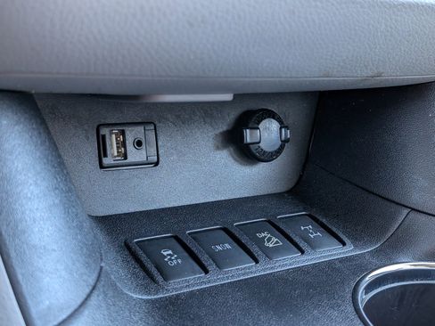 Used 2014 Toyota Highlander LE image 17