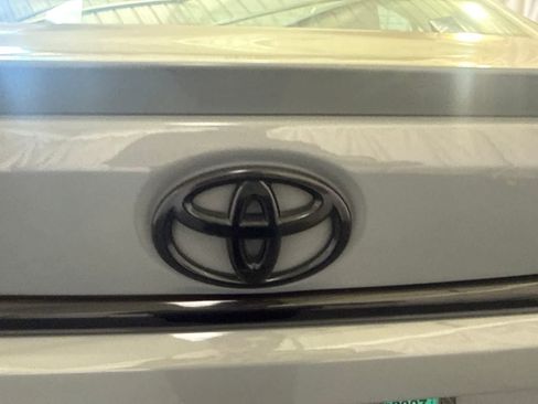 Used 2021 Toyota Corolla SE w/ Carpet Mat Package (TMS) FWD image 15