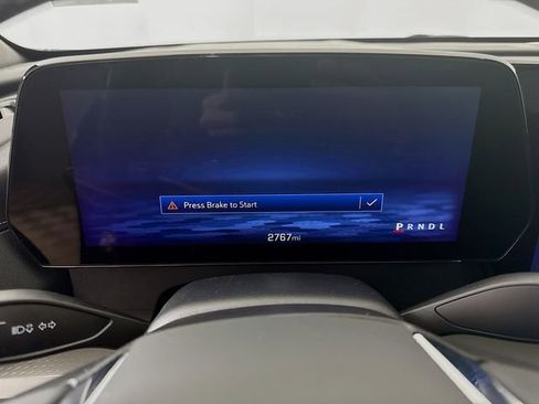 Used 2025 Chevrolet Traverse LT image 14