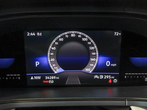 Used 2023 Volkswagen Taos SE w/ Panoramic Sunroof Package AWD/4WD image 29