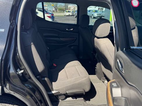 Used 2017 GMC Acadia SLE FWD image 10