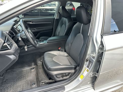 Used 2020 Toyota Camry SE FWD image 3
