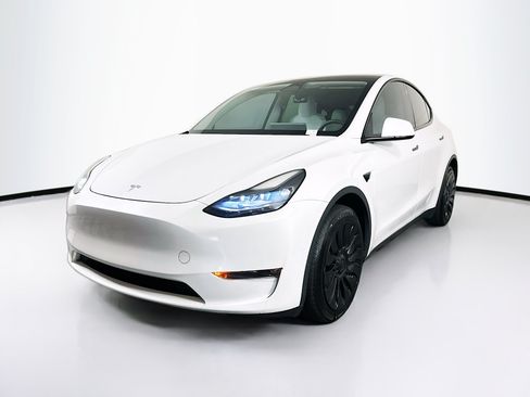 Used 2023 Tesla Model Y Long Range AWD/4WD image 3