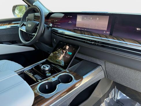 Used 2026 Cadillac Escalade Platinum Sport image 29