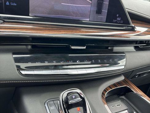 Used 2023 Cadillac Escalade ESV Premium Luxury AWD/4WD image 29