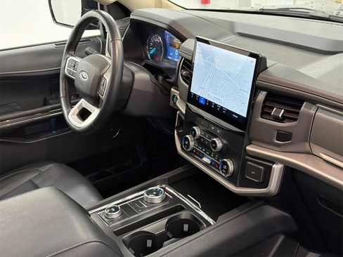Used 2022 Ford Expedition XLT image 12
