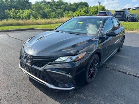 Used 2022 Toyota Camry XSE FWD image 7
