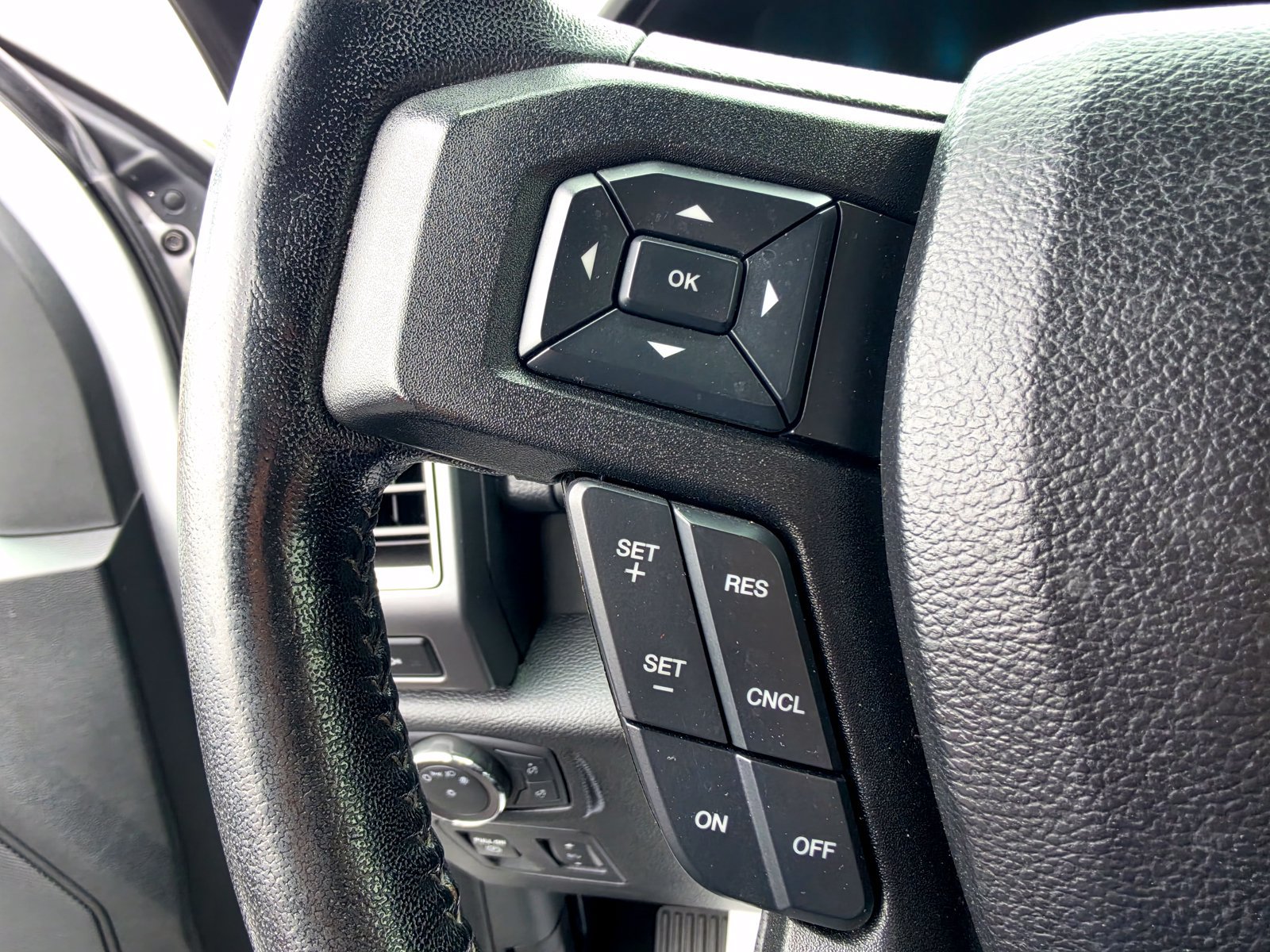 Used 2019 Ford F150 XLT w/ Equipment Group 302A Luxury AWD/4WD image 14
