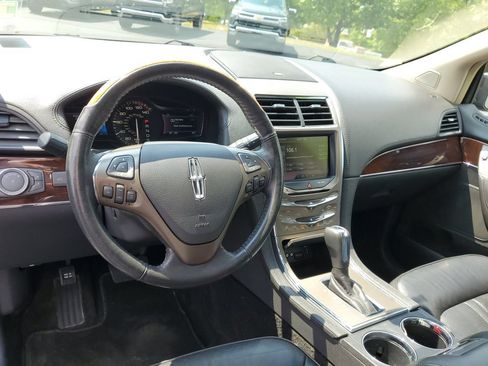 Used 2014 Lincoln MKX AWD w/ Equipment Group 102A image 8