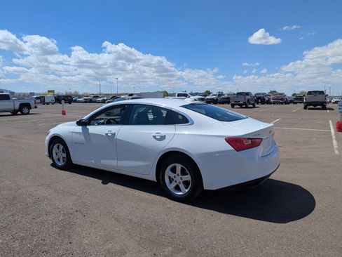 Used 2024 Chevrolet Malibu LT image 3