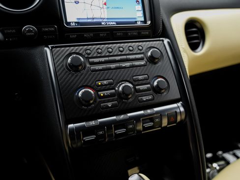 Used 2016 Nissan GT-R Premium AWD/4WD image 49