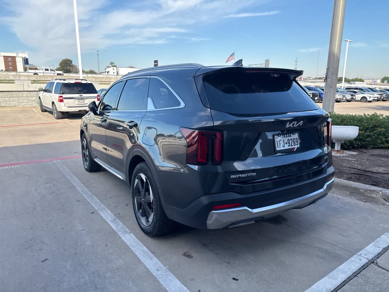 Certified 2025 Kia Sorento SX Prestige AWD/4WD image 9
