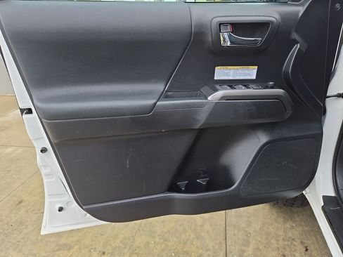 Used 2020 Toyota Tacoma TRD Off-Road image 12