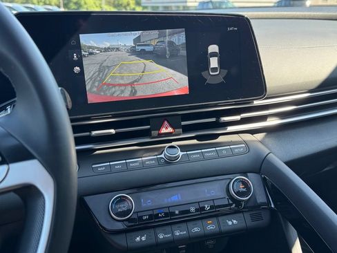 Used 2023 Hyundai Elantra Limited w/ Preferred Accessory Package FWD image 37