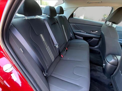 Used 2025 Hyundai Elantra SEL image 25
