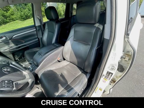 Used 2017 Toyota Highlander Limited AWD/4WD image 12