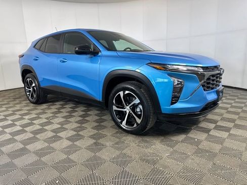 Used 2025 Chevrolet Trax RS w/ Driver Confidence Package image 2