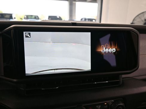 Used 2024 Jeep Gladiator Sport image 18