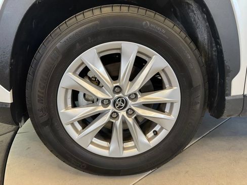Used 2024 Toyota Corolla Cross LE FWD image 25