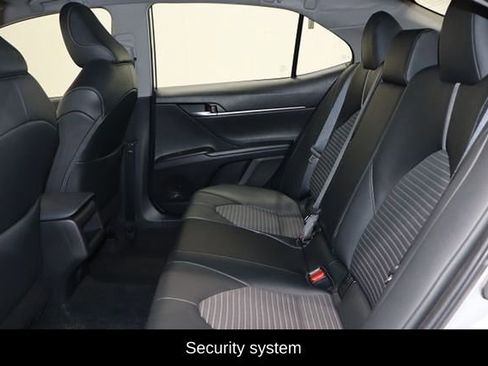 Used 2022 Toyota Camry SE image 10