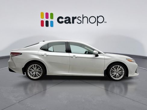 Used 2019 Toyota Camry XLE FWD image 6