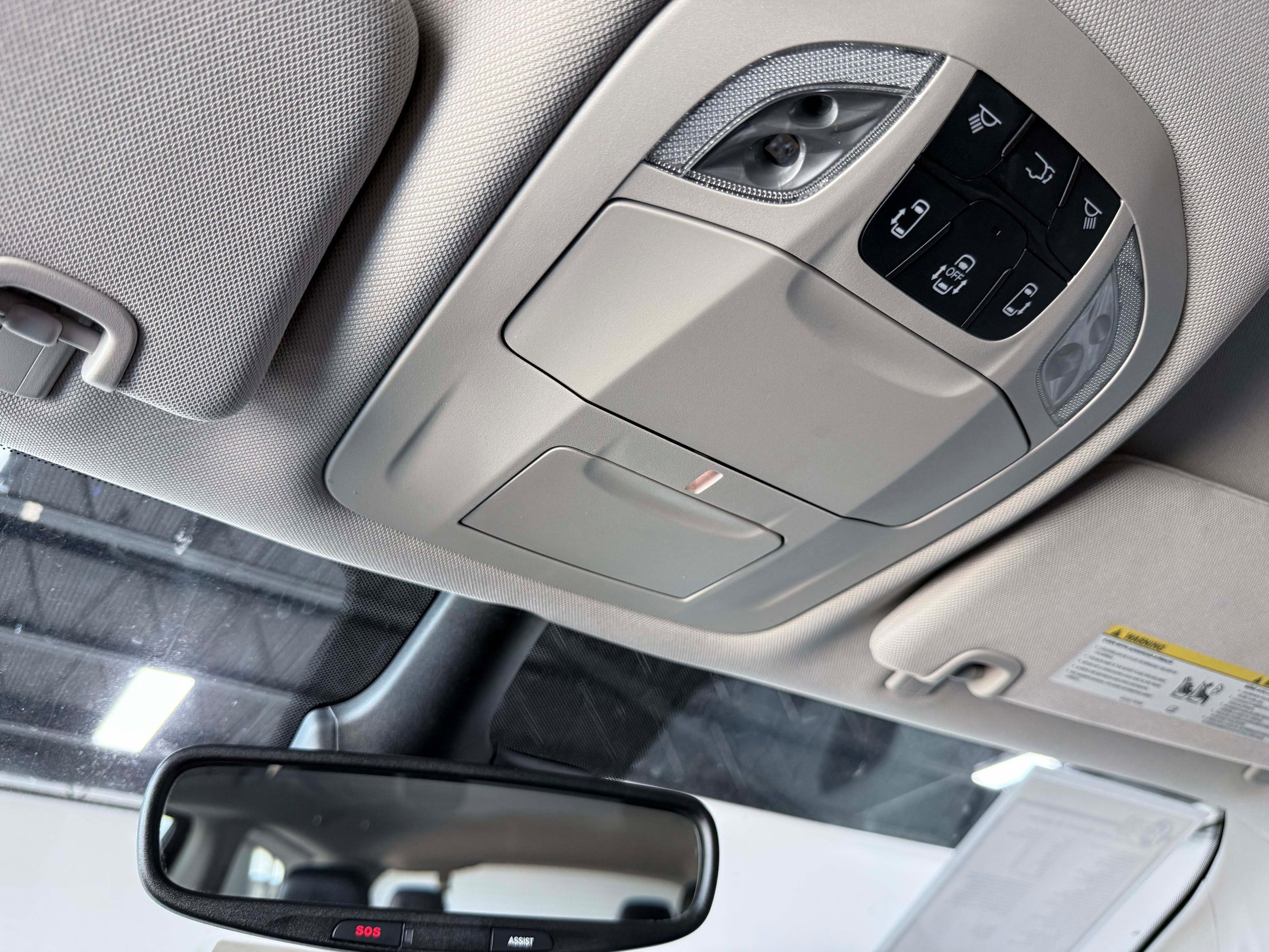 Used 2024 Chrysler Pacifica Limited FWD image 26