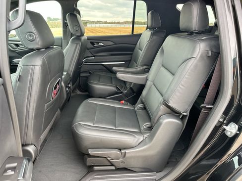 Used 2025 Chevrolet Traverse LT image 21