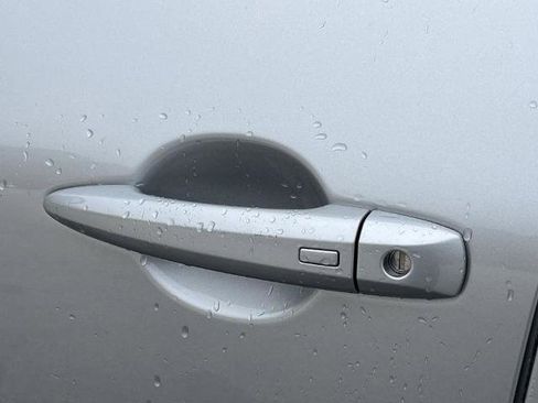 Certified 2022 Nissan Rogue SV image 30