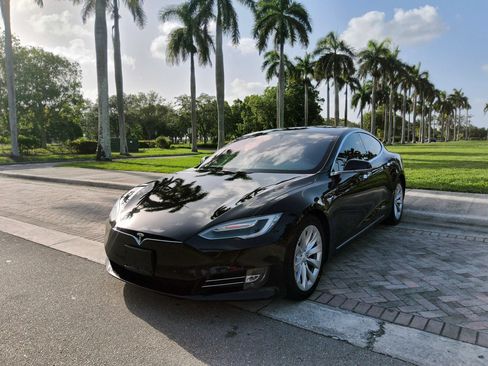 Used 2017 Tesla Model S 75D AWD/4WD image 2
