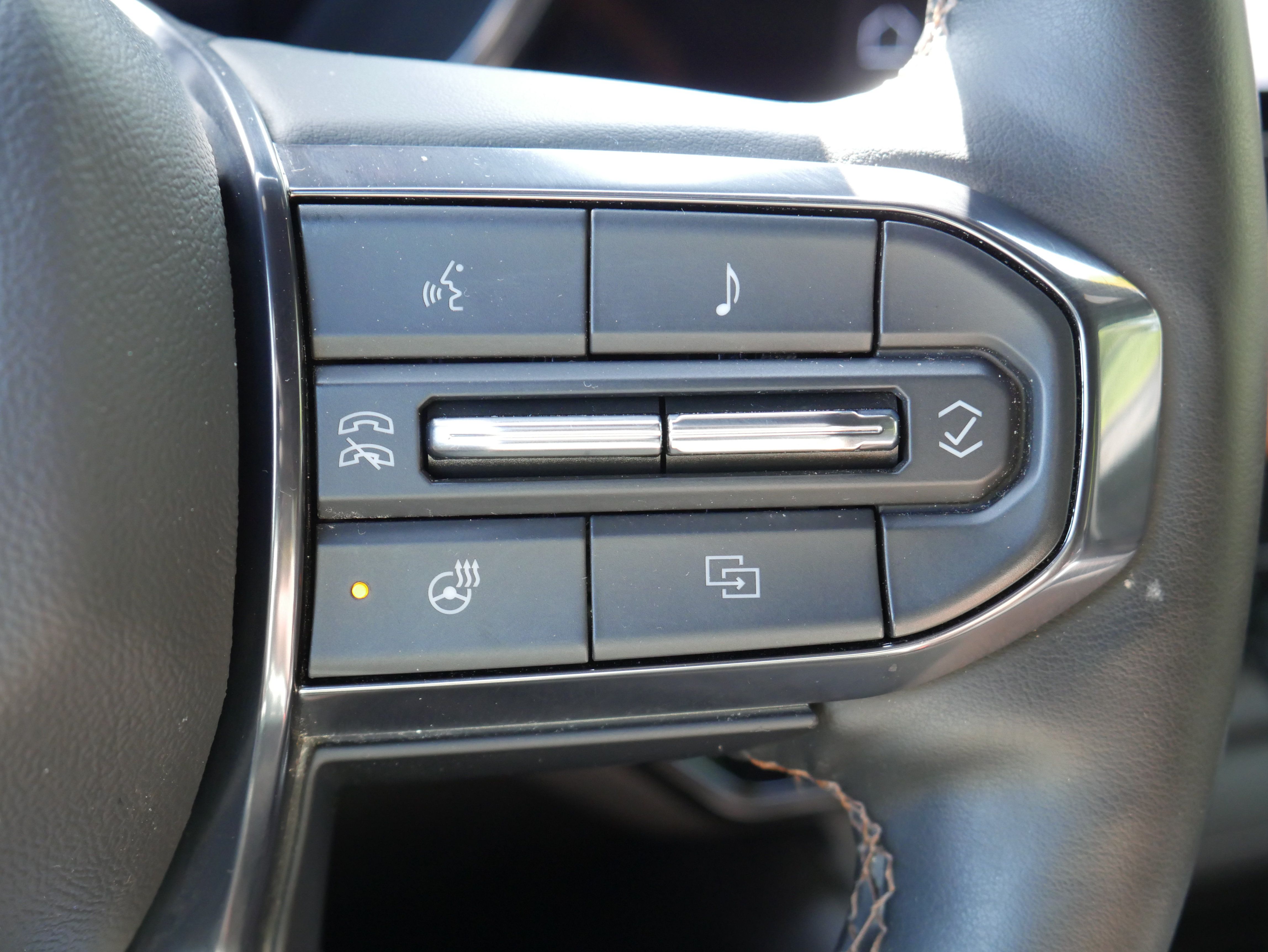 Certified 2025 GMC Canyon AT4 w/ Nightfall Edition AWD/4WD image 30