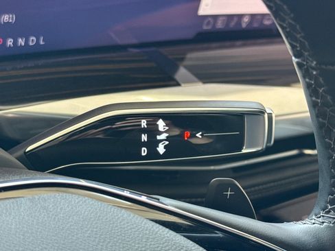 Certified 2025 Cadillac Escalade ESV Premium Luxury image 51