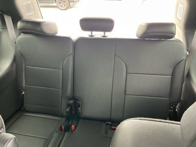 Used 2025 Chevrolet Traverse LT w/ Driver Confidence Package FWD image 23