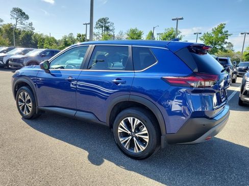 Used 2023 Nissan Rogue SV image 4