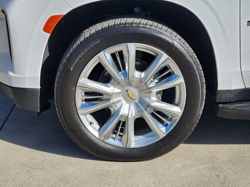 Used 2022 Chevrolet Suburban High Country image 16