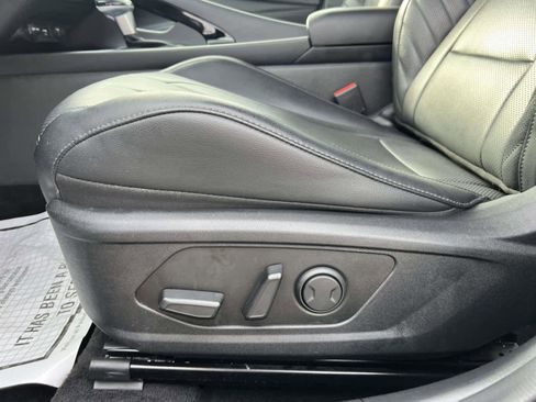 Used 2023 Hyundai Elantra Limited image 18