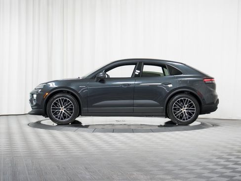 New 2026 Porsche Macan 4 Electric image 29