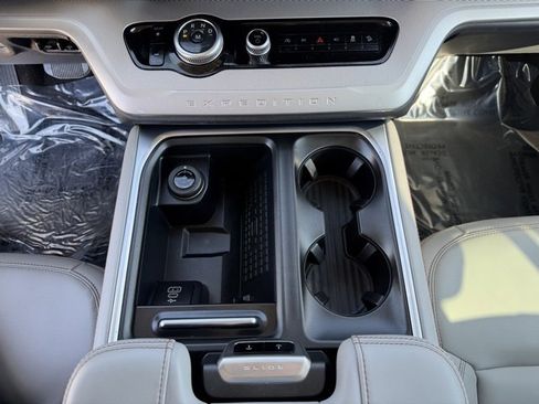 Certified 2025 Ford Expedition Active image 21