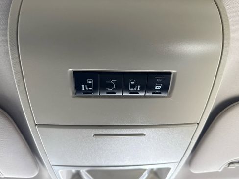 Used 2012 Dodge Grand Caravan SXT image 25