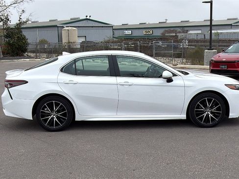 Used 2024 Toyota Camry SE image 7