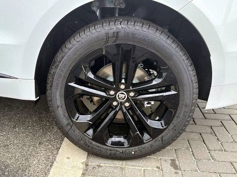 New 2026 Jaguar F-PACE R-Dynamic S image 3