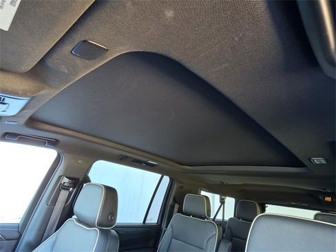Used 2023 GMC Yukon XL SLT image 7