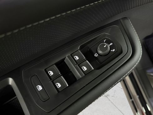 Used 2025 Volkswagen Atlas SEL Premium R-Line image 23