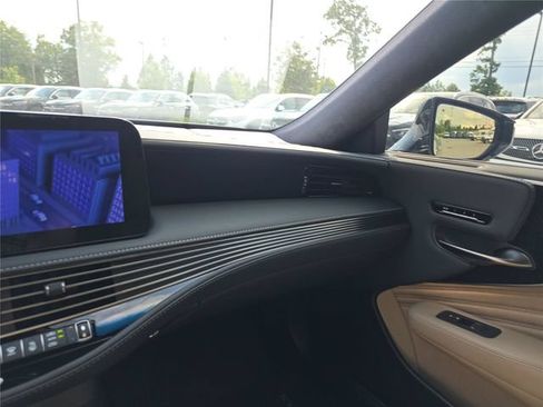Used 2023 Lexus LS 500 AWD w/ Interior Upgrade Package image 25