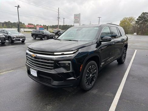 New 2026 Chevrolet Traverse LT w/ Sun and Wheel Package FWD image 3