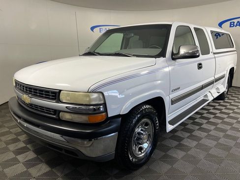 Used 2000 Chevrolet Silverado 2500 LS RWD image 1