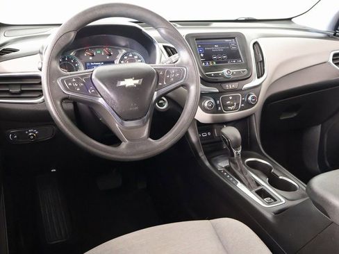 Used 2023 Chevrolet Equinox LT image 2